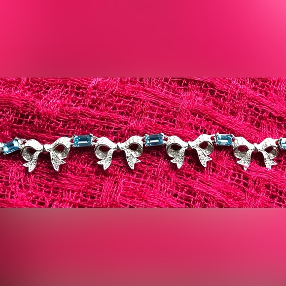 Bracelet w/Bows and Blue Rectangle Stones - Picture 7 of 8